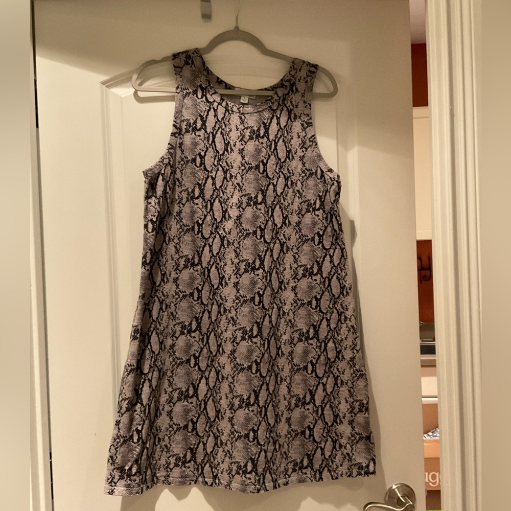 Allison Joy (Evereve) Black and Gray Snake Print T-Shirt Dress Size L